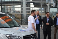 Dariusz Piotrowski - Zwycięzca IV Mistrzostw Polski Instalatorów odebrał nagrodę z&nbsp;rąk Bartosza Zeidlera - Dyrektora Grupy Produktów MTP