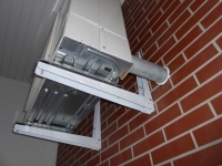 Rys.9. Montaż jednostki na podkładkach gumowych. Instalacja chłodnicza prowadzona w&nbsp;rurze osłonowej Systherm