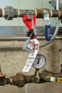 Kontroluj ryzyka związane z&nbsp;bezpieczeństwem prac serwisowych, wykorzystując dobre praktyki systemu Lockout/Tagout