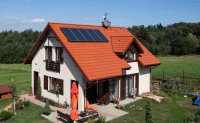 Dom z&nbsp;5 kolektorami - instalacja solarna dla podgrzewania CWU i&nbsp;wspomagania CO