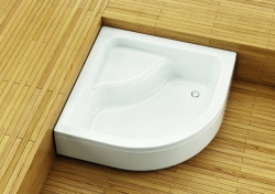 fot. brodzik Aquaform 550 PLUS, głęboki z&nbsp;siedziskiem i&nbsp;obudową