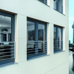 Styl i&nbsp;bezpieczeństwo – portfenetr w&nbsp;systemach Schüco PVC-U