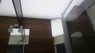 Sufit napinany w&nbsp;łazience